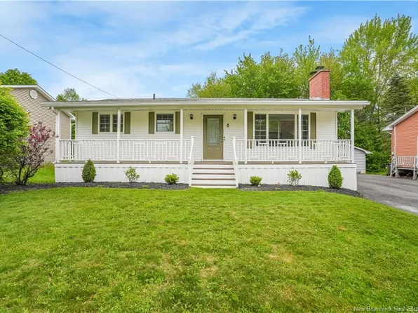 8 Grant St, Fredericton, NB E3A 4S5