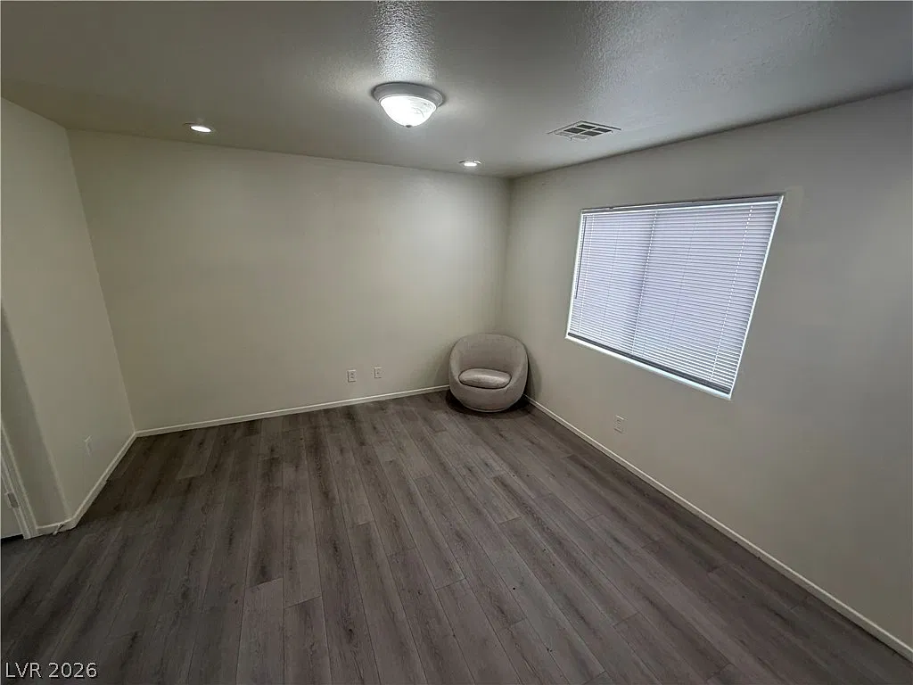 3 bed, 2.5 bath, 1421 sqft, $1,884 — Photo 3