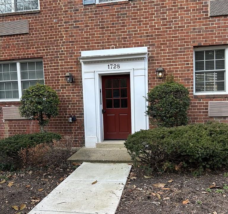 1st image of 1728 W Abingdon Dr APT 202