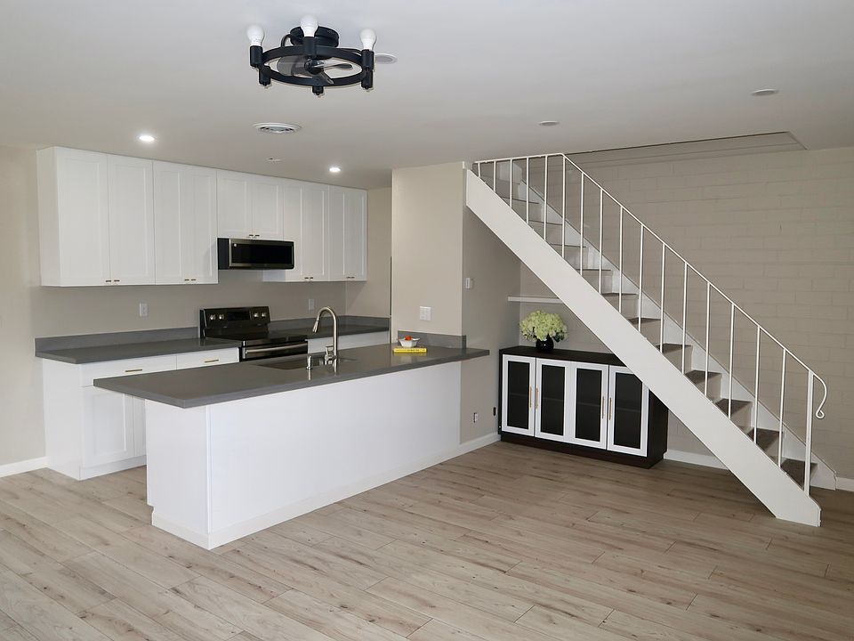 1st image of 916 Gilchrist Dr APT 2