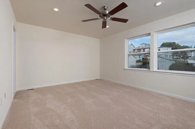 422 E Hector St — Photo 22