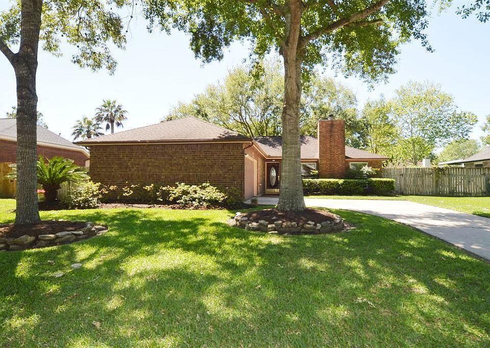 1st image of 421 Holly Fern Dr