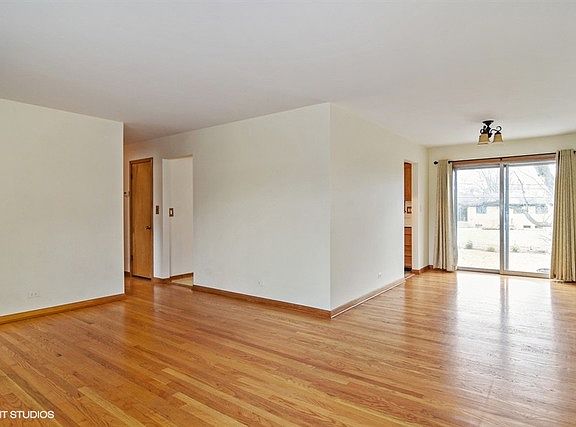 3rd image of 528 S Waterman Ave