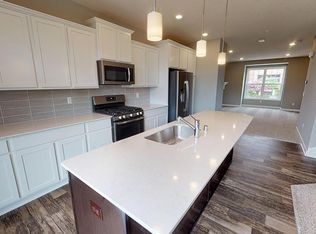 559 Locke Point Dr NE, Fridley, MN 55432