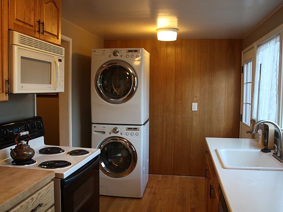 Kitchen with W/D