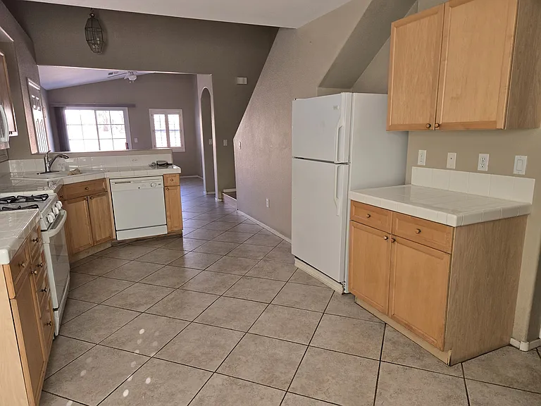 11008 Linden Leaf Ave — Photo 6