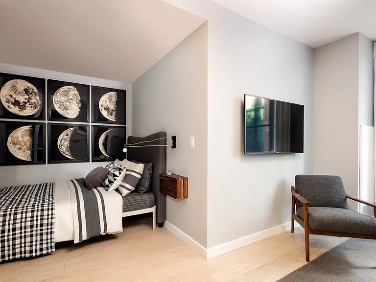 535 W 43rd St S #9L — Photo 10