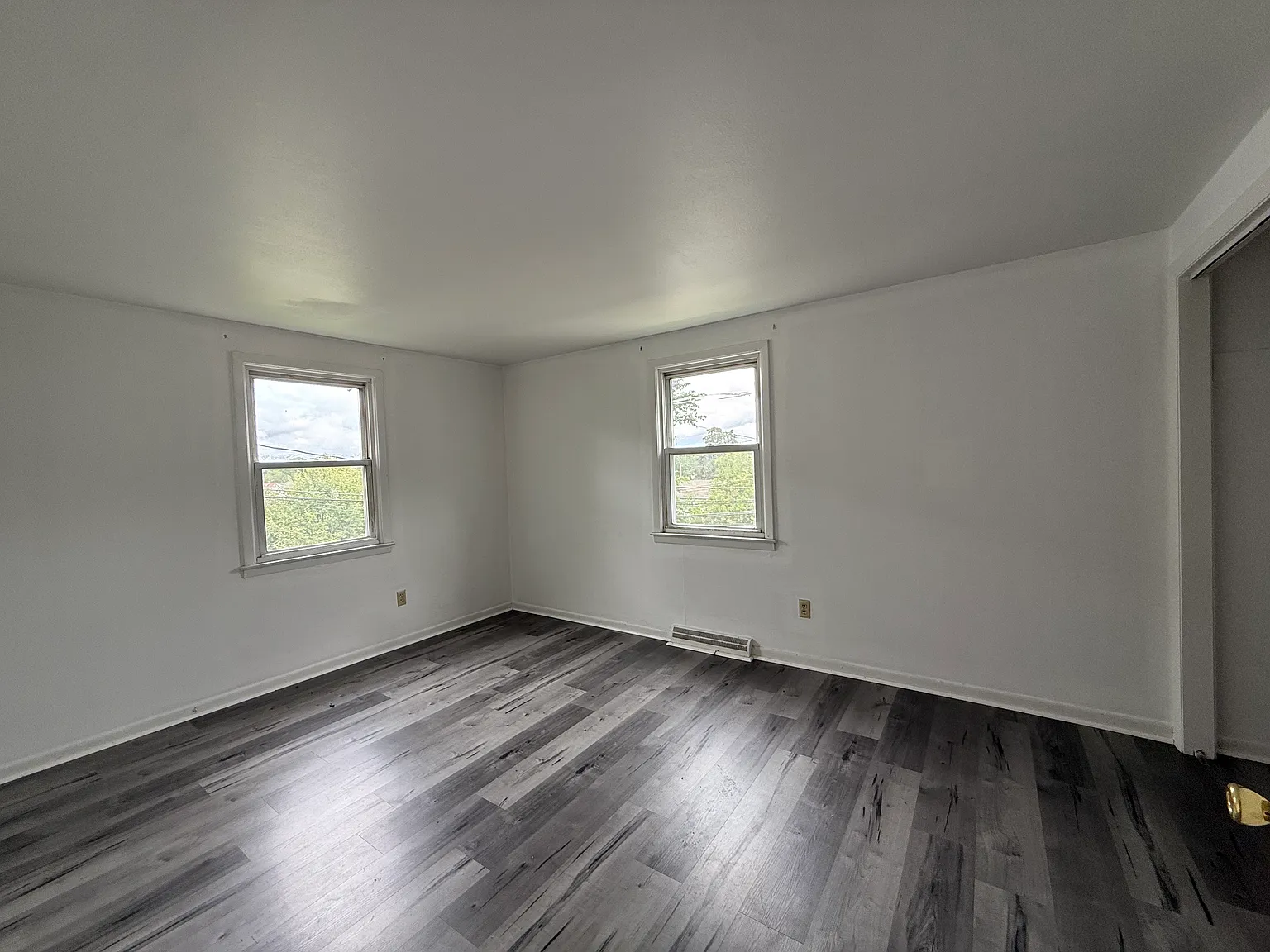3 bed, 1000 sqft, $2,000 — Photo 4