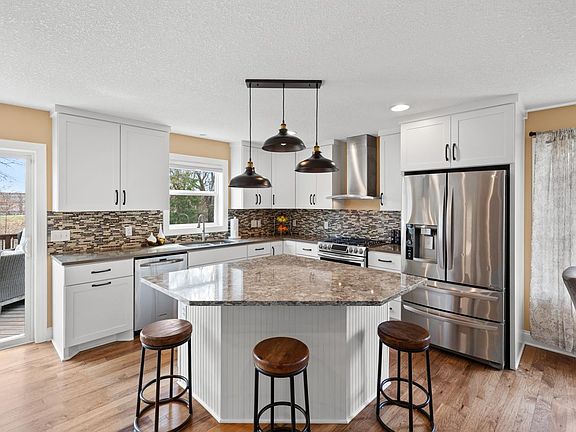 3rd image of 8537 Chanhassen Hills Dr S