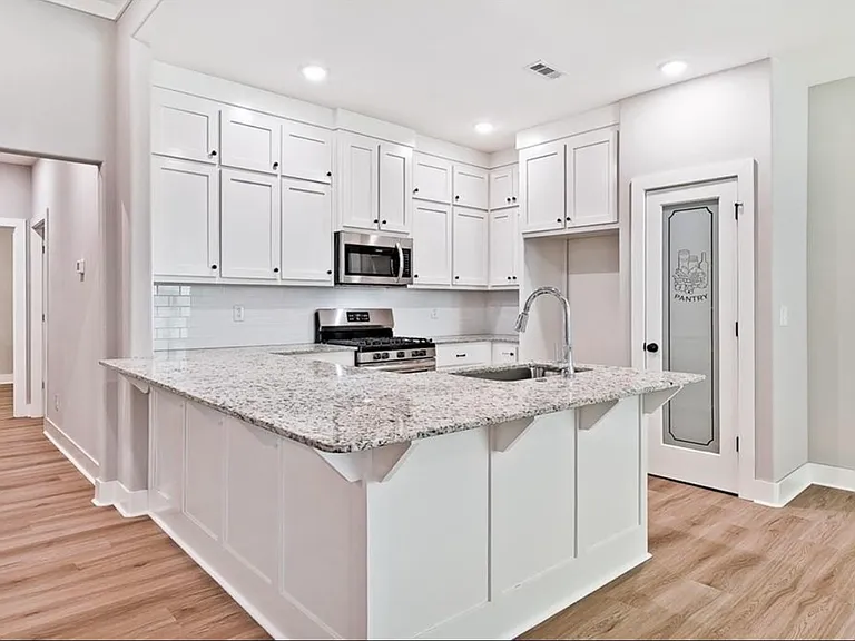 951 Sugar Loaf St — Photo 6