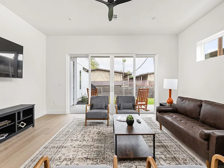 1402 Summit St #A — Photo 8