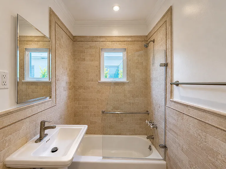 947 5th St #2B — Photo 16