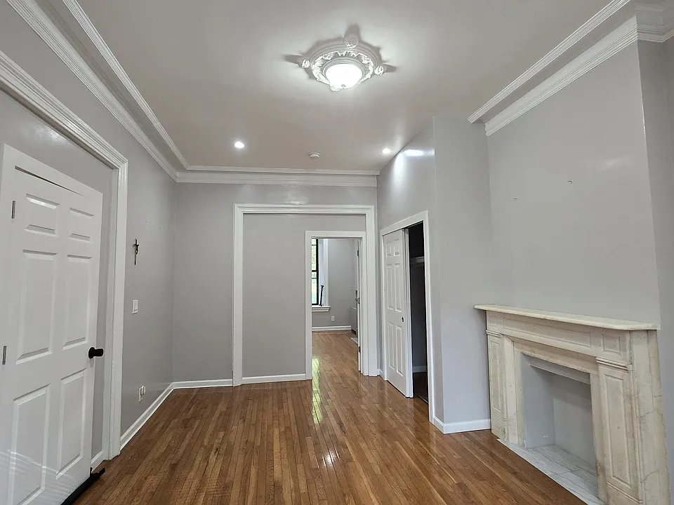 27 Wakeman Ave #1