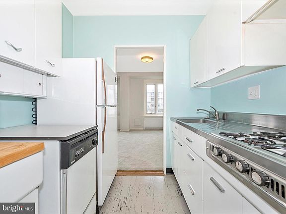 4th image of 2475 Virginia Ave NW #805