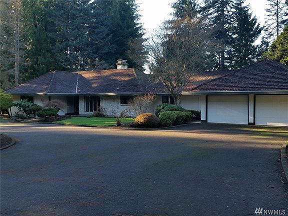 2nd image of 547 Fairway Dr