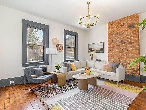 4th image of 11 E 9th St