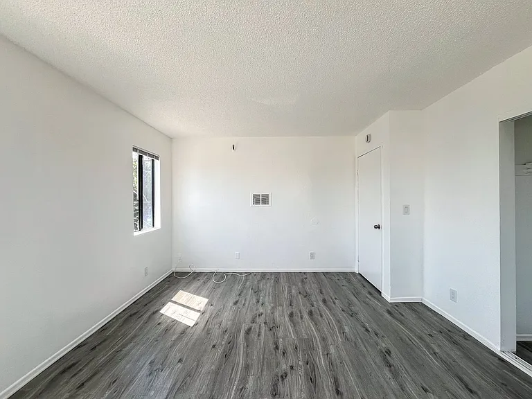 11943 Grevillea Ave — Photo 24