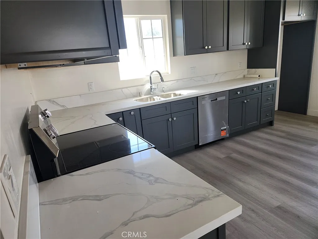3 bed, 1200 sqft, $2,800 — Photo 2