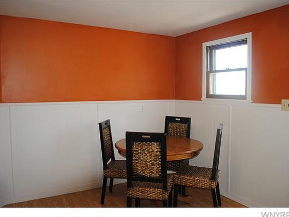 5th image of 328 Ellen Dr