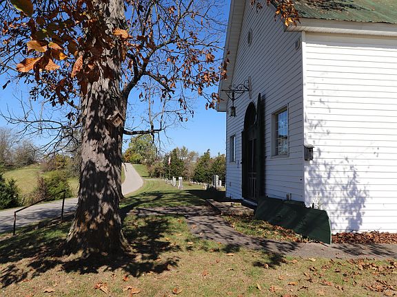 4th image of 2211 Parina Rd