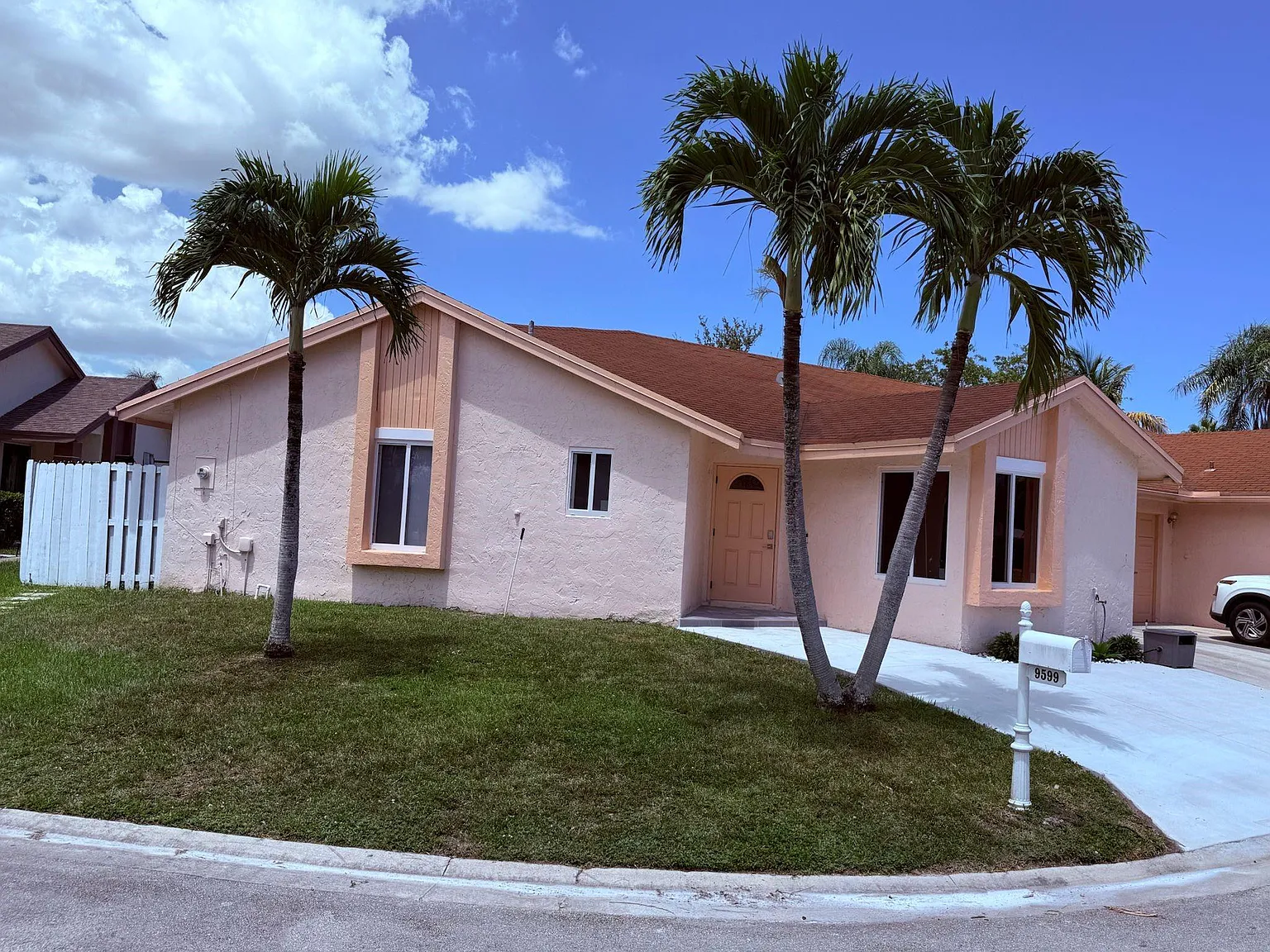3 bed, 2.0 bath, 1124 sqft, $3,195 — Photo 1