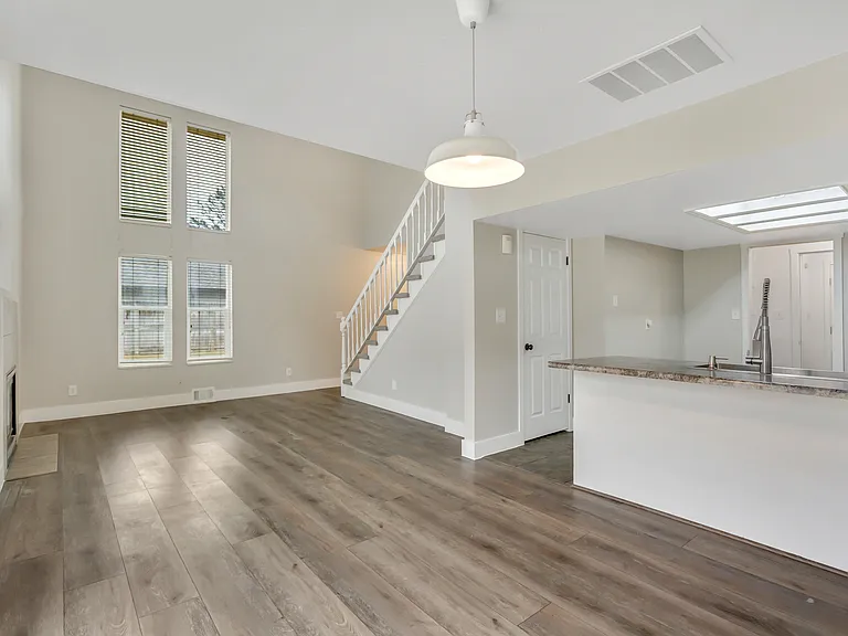 683 Seymore Dr — Photo 8