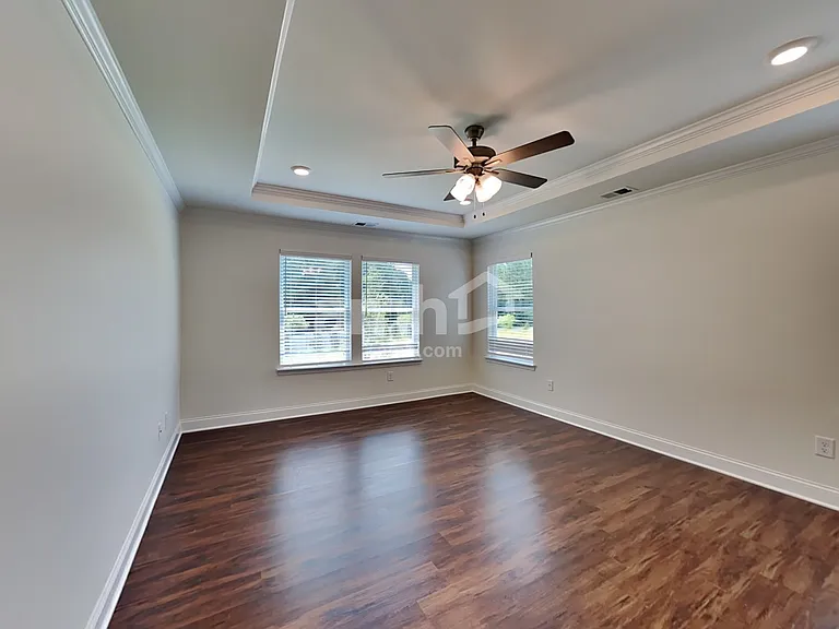 769 Carnaby Ln — Photo 12