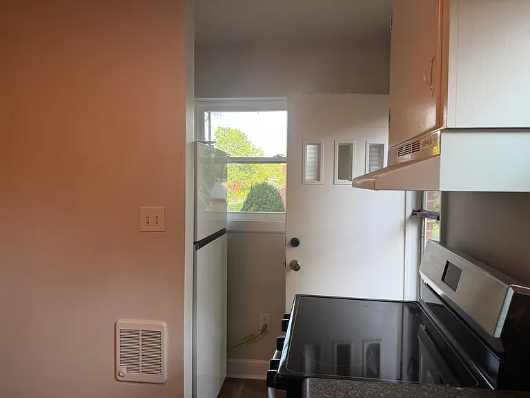 710 Boon St — Photo 6