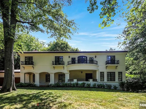 2nd image of 285 Arch Rd