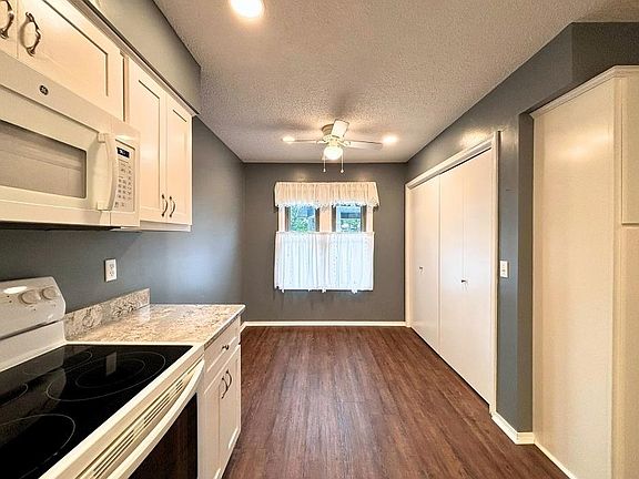 5th image of 28 Spring River Ln
