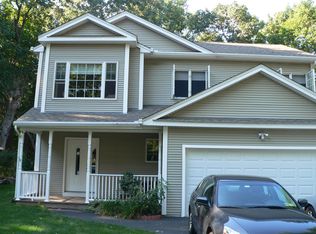 76 Plum Point Rd, Saunderstown, RI 02874