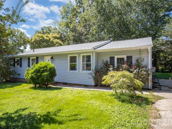 904 Timberlane Dr, Mount Holly, NC 28120