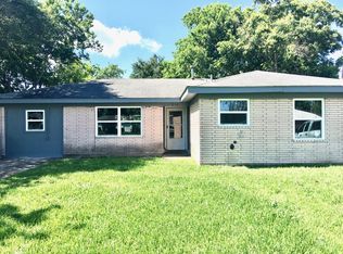 210 Robbie St, La Marque, TX 77568
