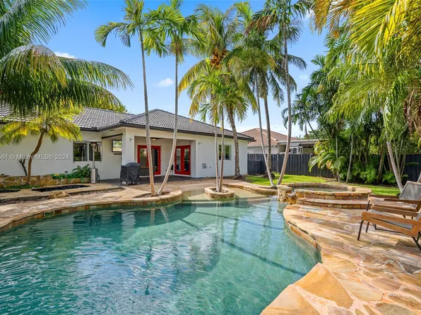 8939 NW 165th Ter, Miami Lakes, FL 33018