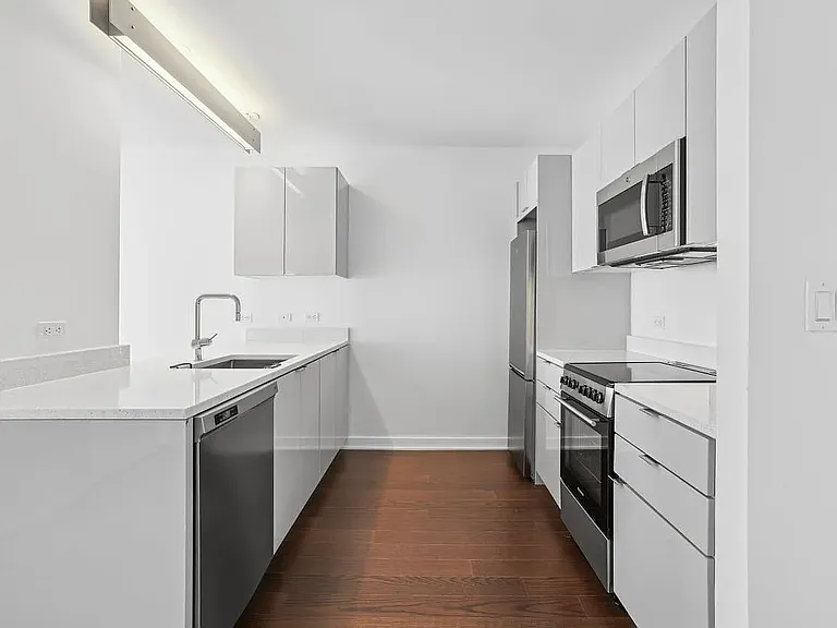 400 W 113th St #1506 — Photo 6