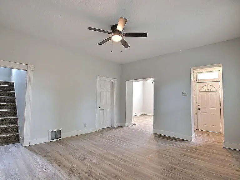 815 Eckart St — Photo 5