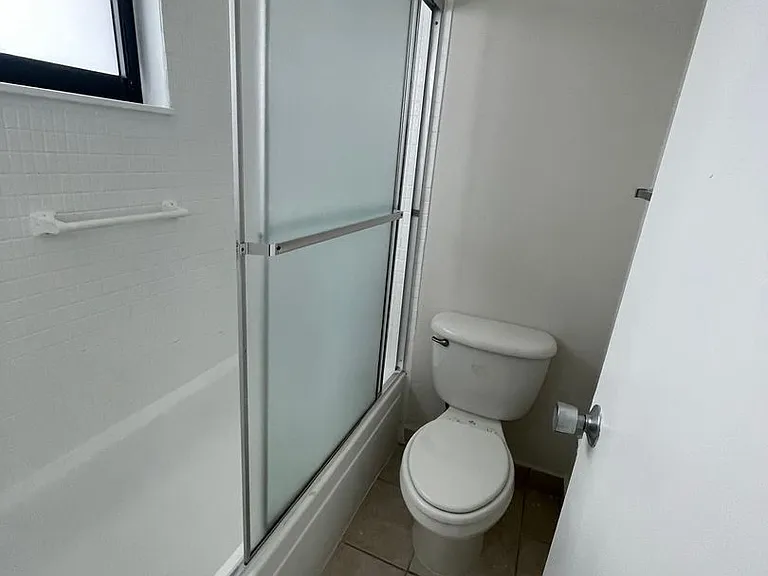 230 Calabria Ave — Photo 16