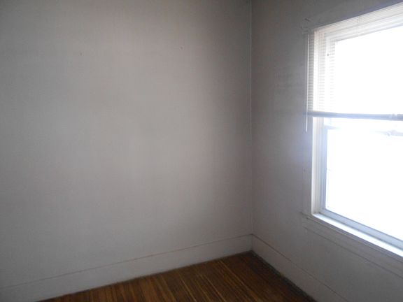 4th image of 636 10th St