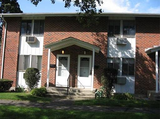 1st image of 118 Manor Ct #118