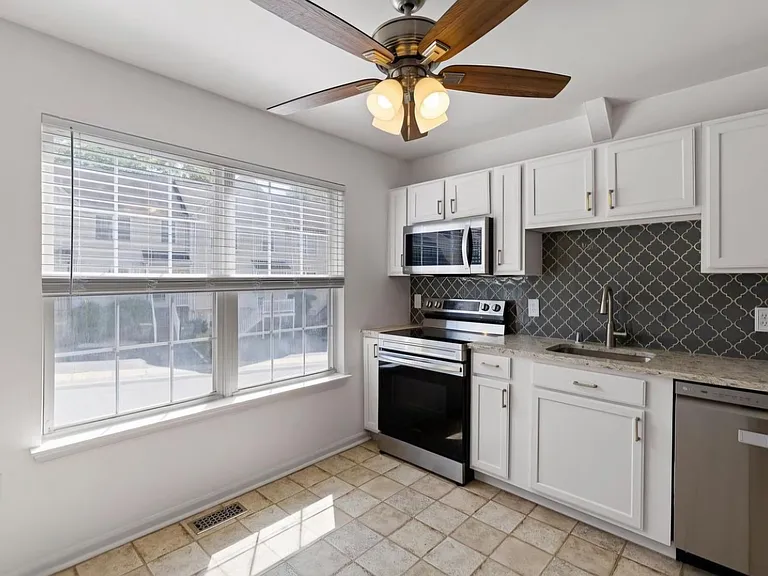 108 Richards Ln — Photo 3