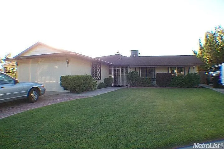 4241 United Ct photo 1