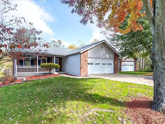 3rd image of 312 Sandstone Dr