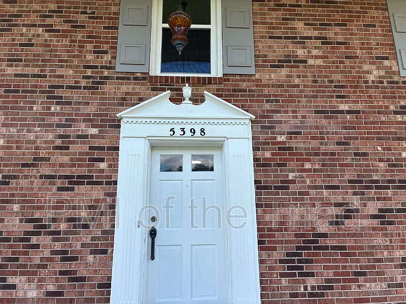 3 bed, 2.0 bath, 1966 sqft, $1,460 — Photo 2