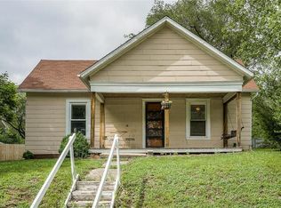 304 1st St, Ferrelview, MO 64163