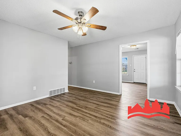10372 Lafayette Dr — Photo 10