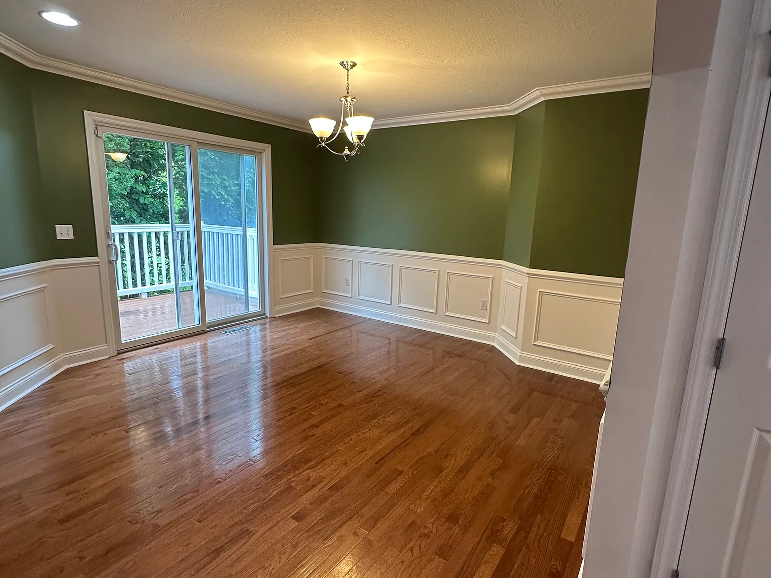 3 bed, 2.5 bath, 2424 sqft, $2,300 — Photo 2