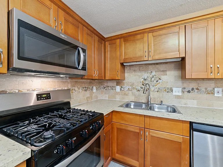 11610 Grapewood Dr — Photo 22