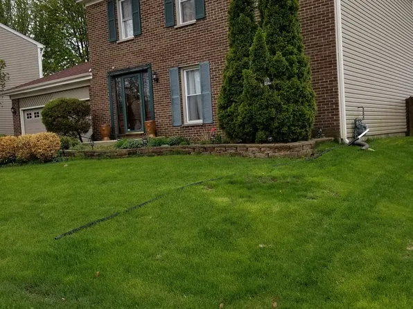702 Buffalo Cir, Carol Stream, IL 60188