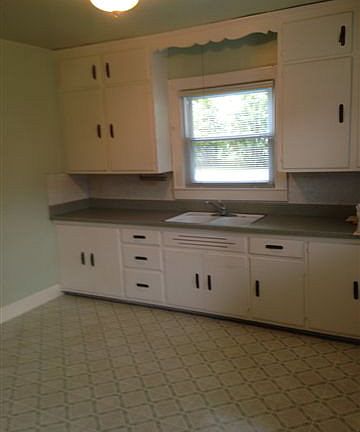 2nd image of 811 E 19th St