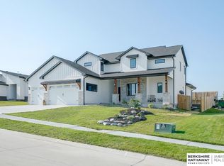 10564 Lake Tahoe Dr, Papillion, NE 68046